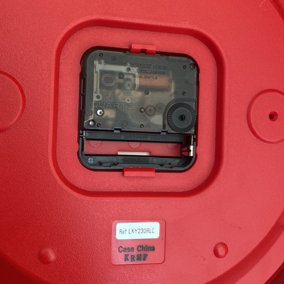 Lorus quartz battery operated Mickey Mouse red clock - Picture 4 of 4